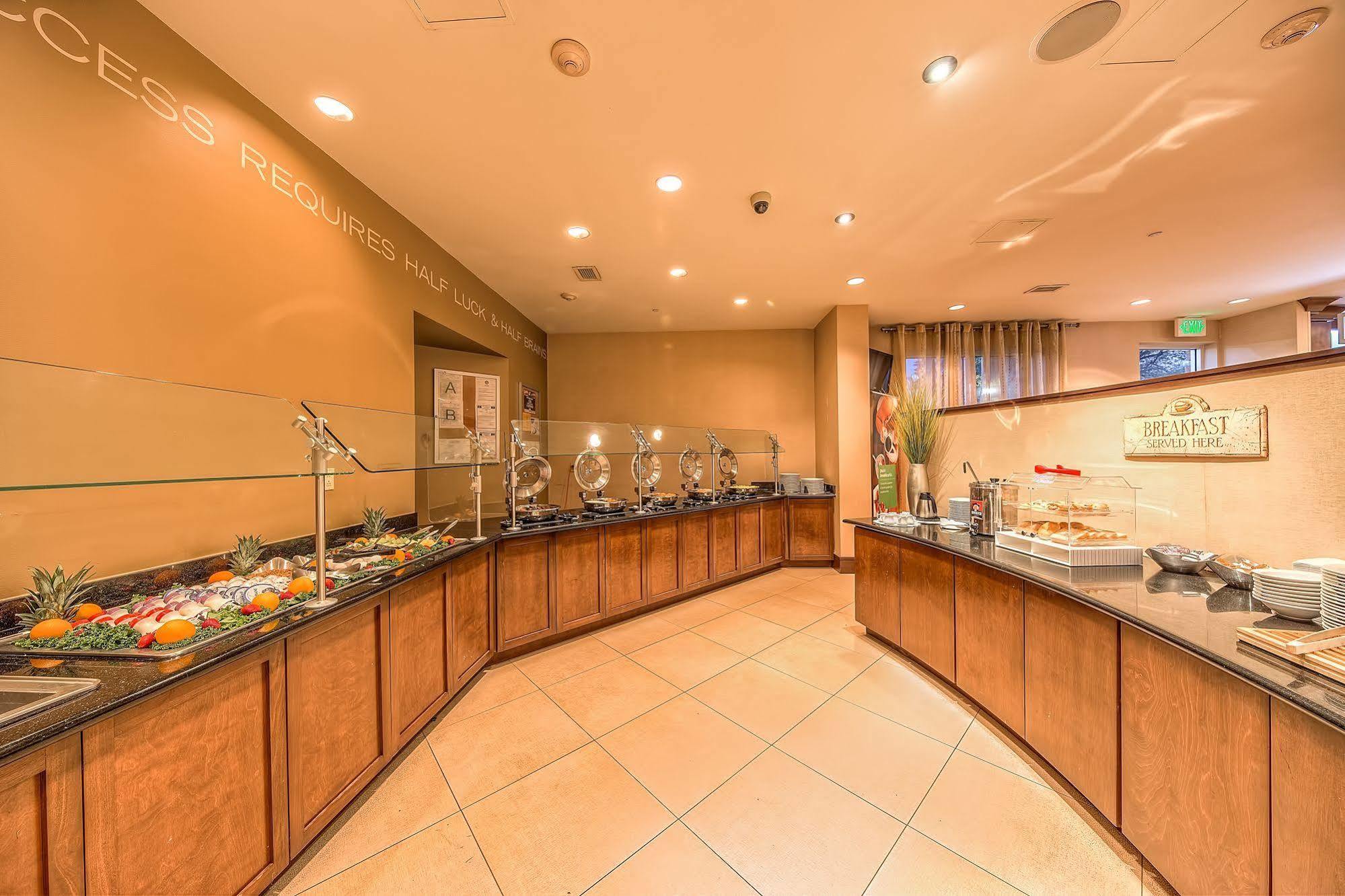 Holiday Inn - Gulfport-Airport By Ihg Exterior photo